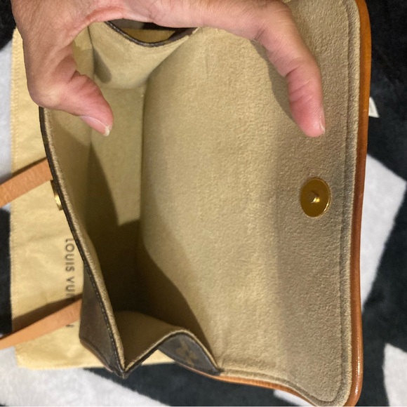 💯% Authentic Louis Vuitton belt bag - Picture 7 of 13